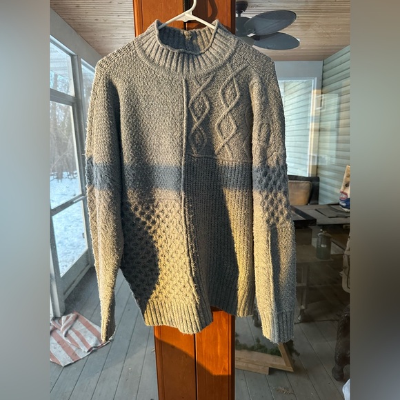 American Eagle Outfitters Other - American Eagle Outfitters Textured Gray Crewneck Sweater